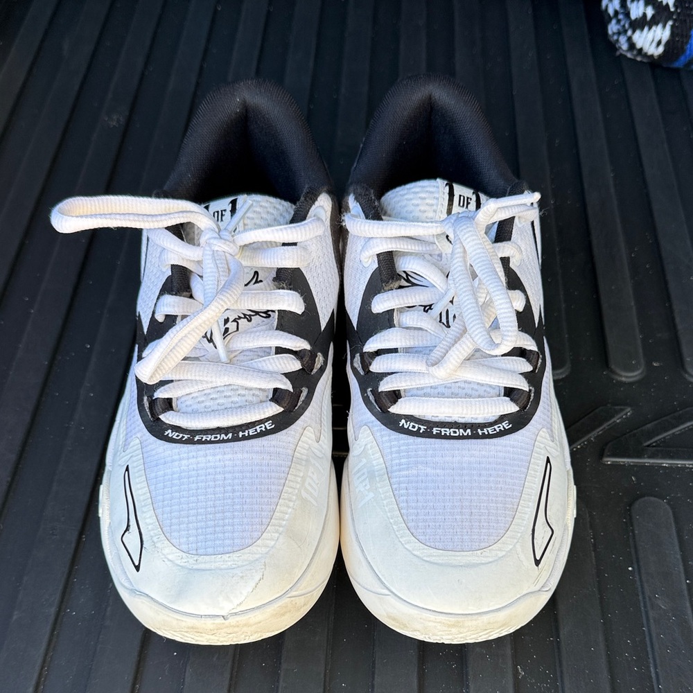 Lamelo Ball basketball sneakers, size 6